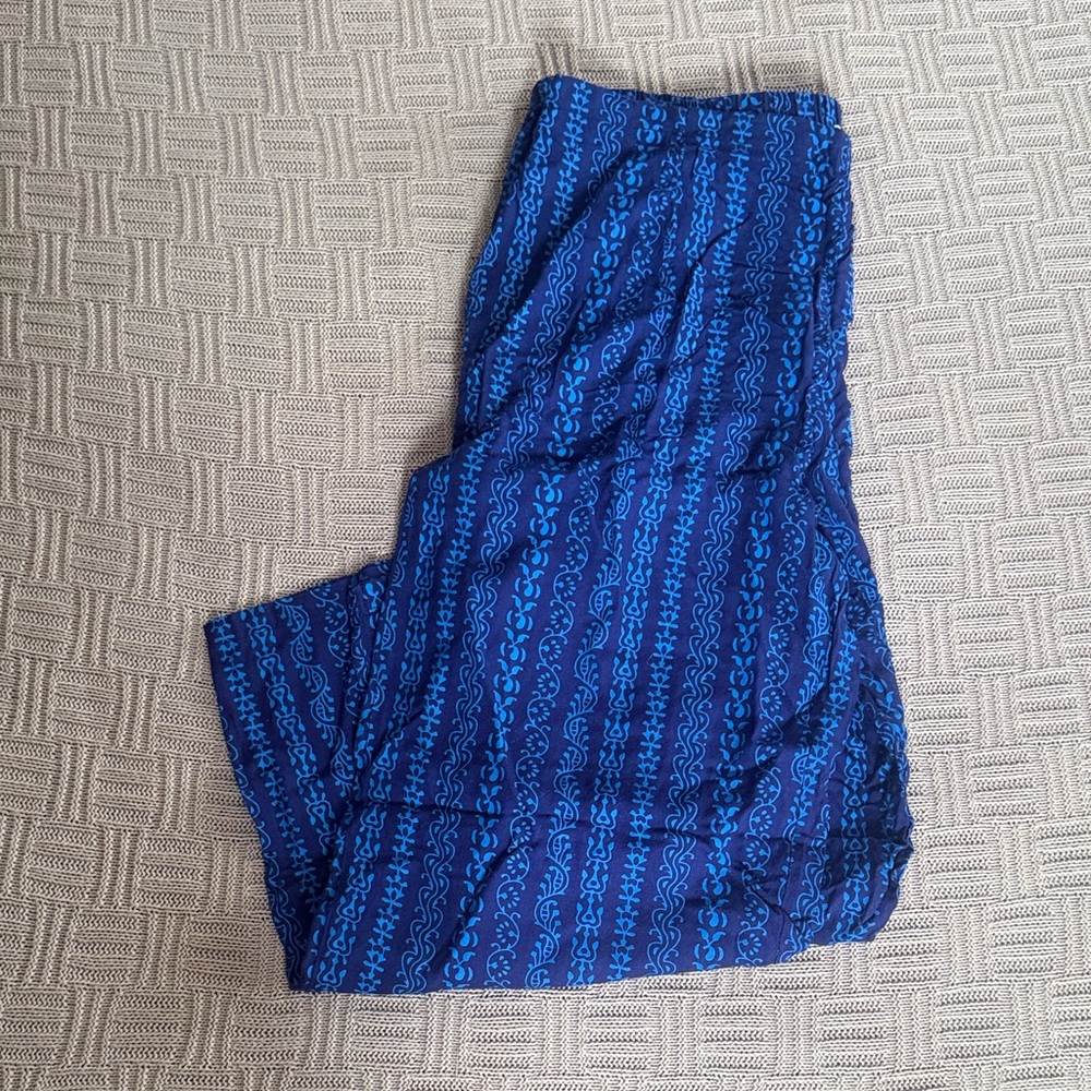 Blue Patterned Capris - image 6